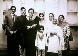 Still from Garam Hawa -Farooq Sheikh's debut film ( Third from left)